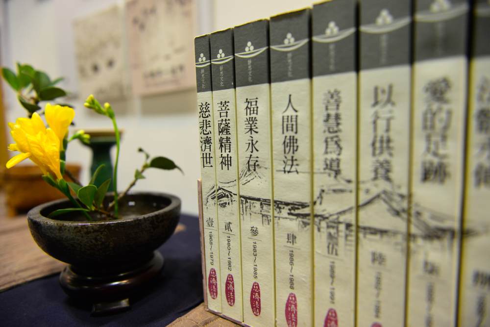 My volunteering experience at the Jingsi Books & Café