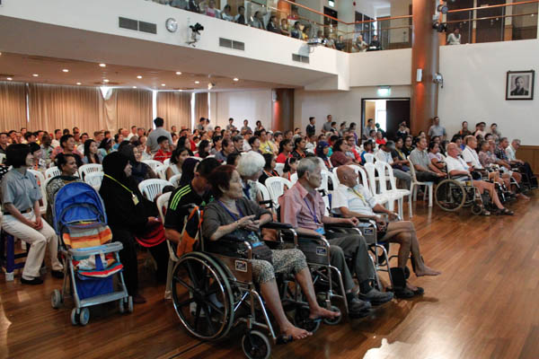 当斋戒月遇上吉祥月 布施不分宗教