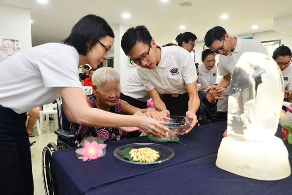 诊所浴佛 感谢父母养育恩