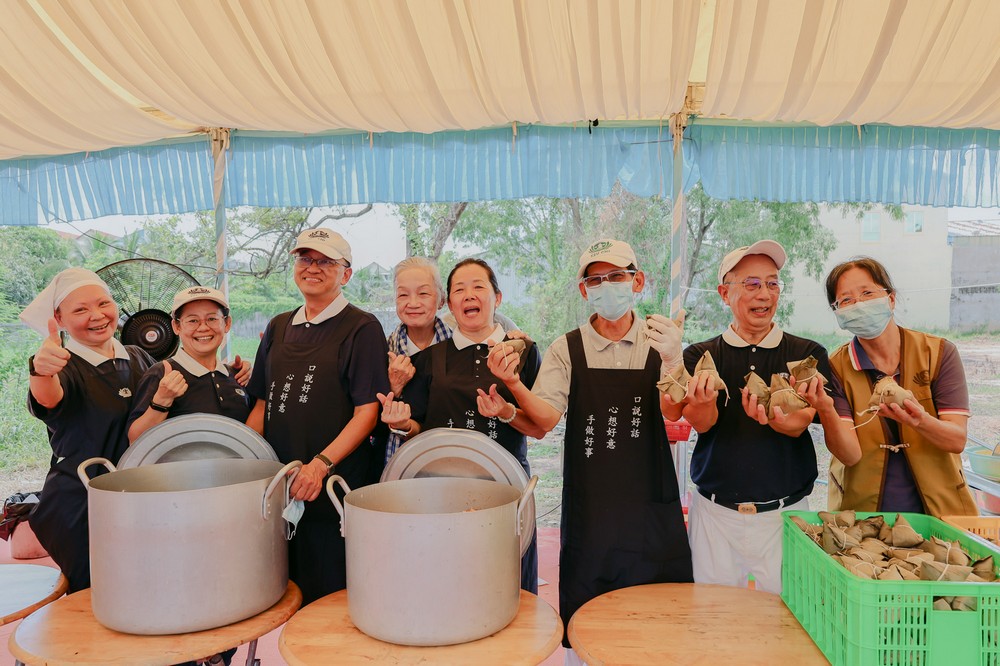 义诊幕后 忙到忘记年龄