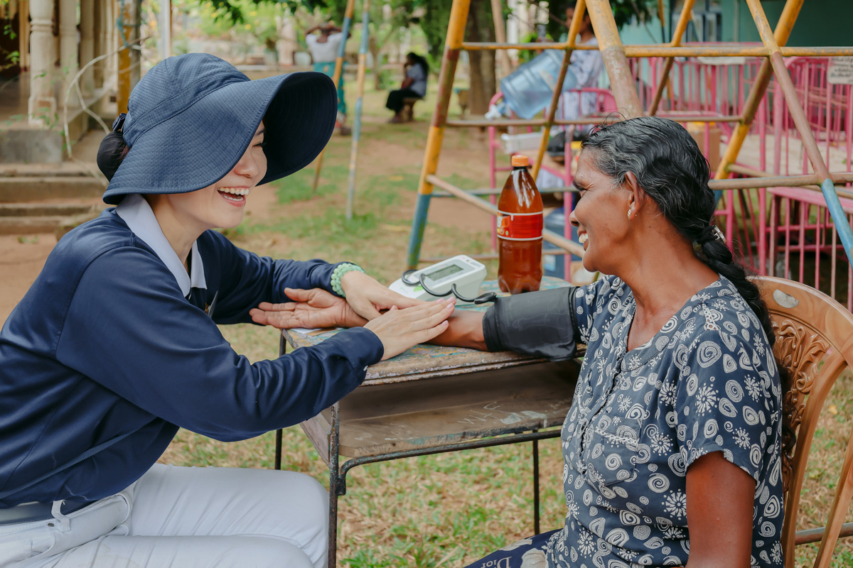 义诊送温暖 狮城医院远赴斯里兰卡