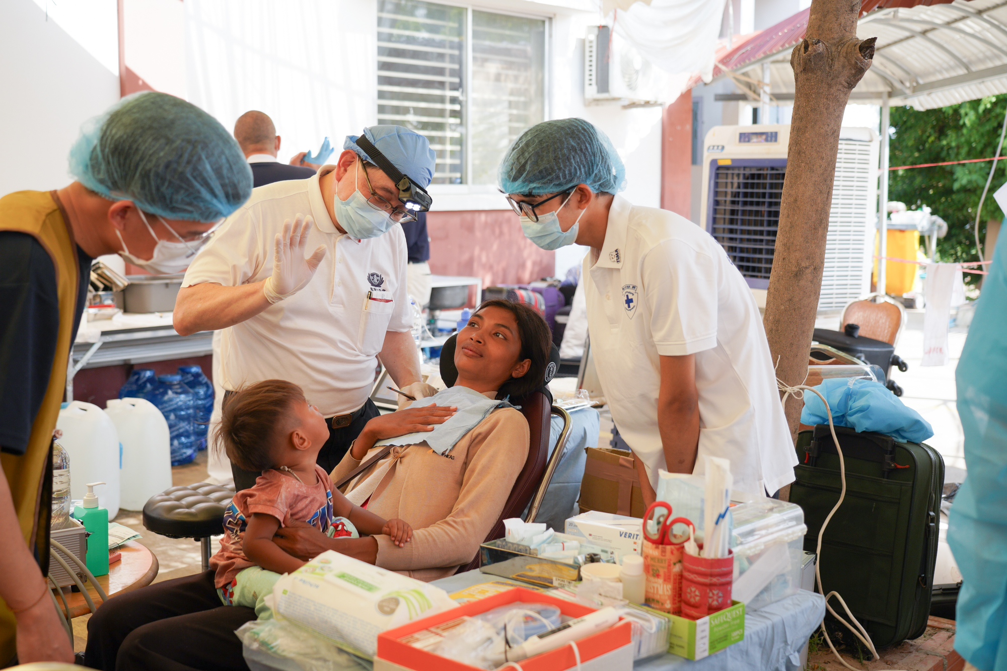 菩萨省医护云来集  守护健康守护爱 