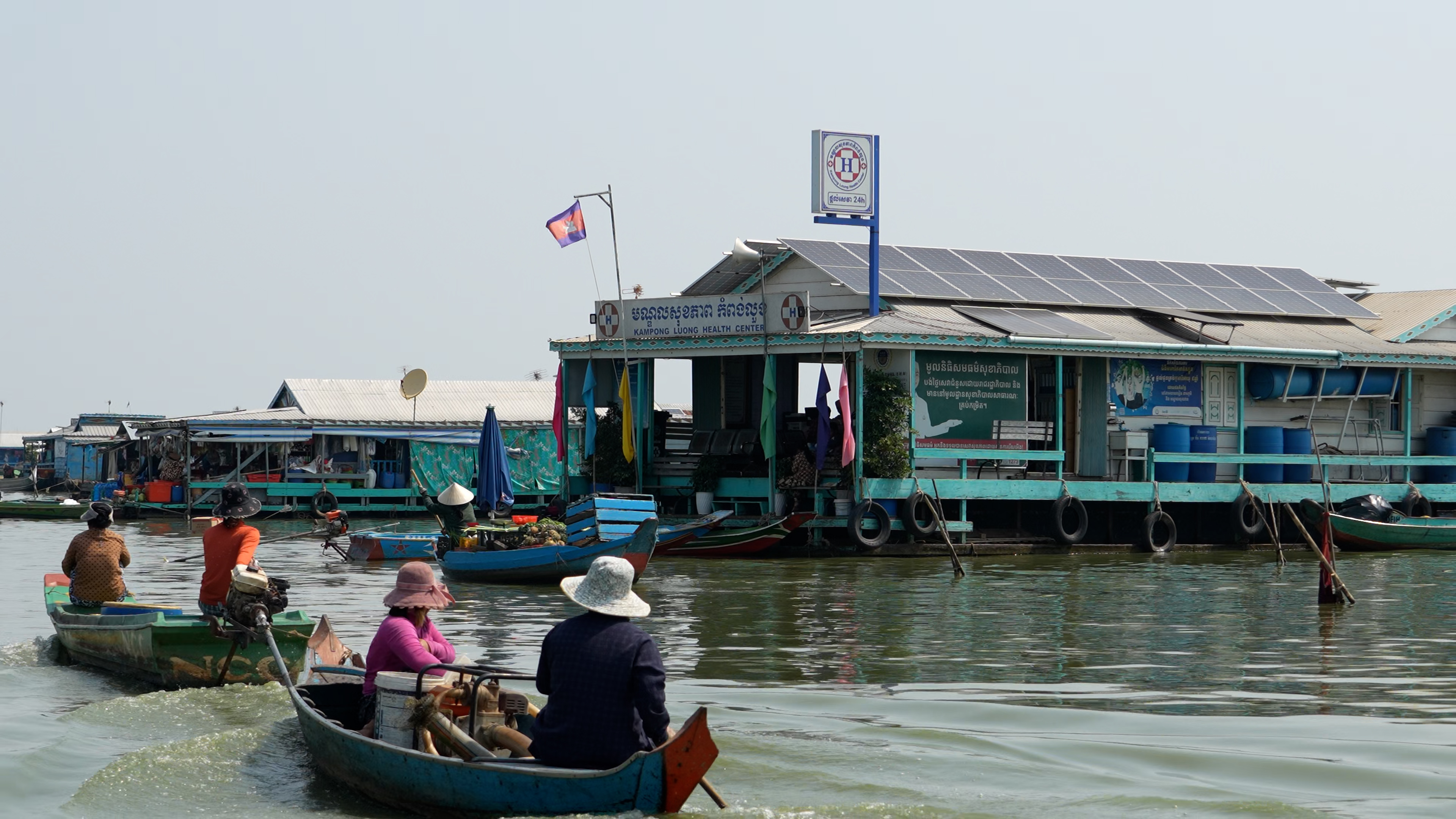 柬埔寨义诊宣导 走入水上人家