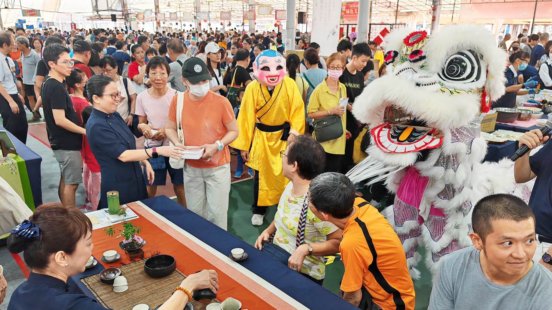 2025年慈济义卖会   用爱点亮新年